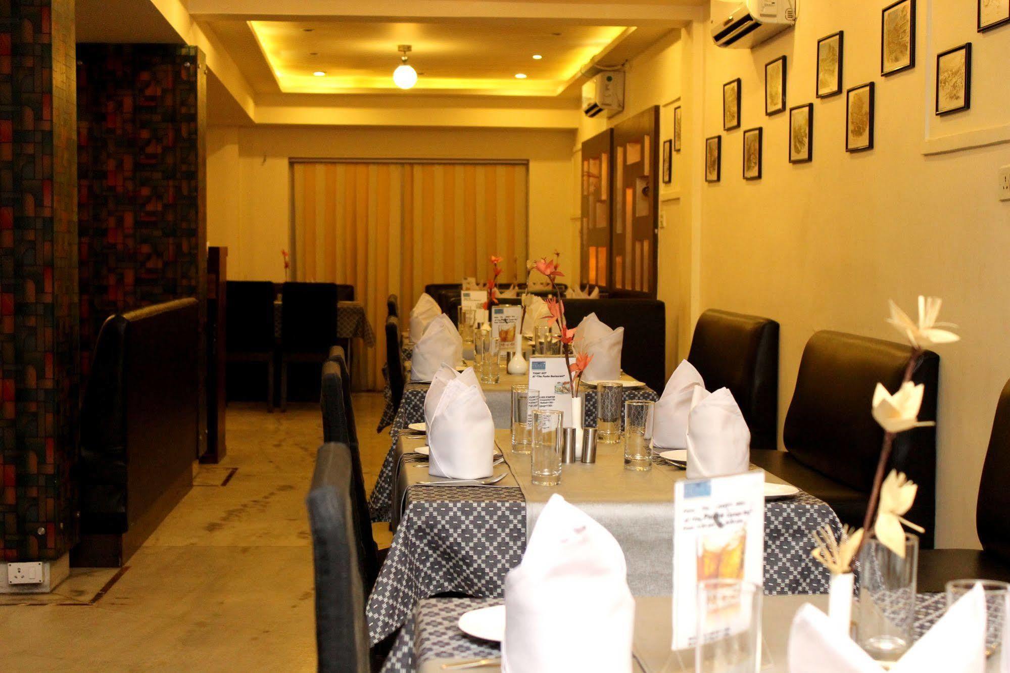 The Pearl Hotel Kolkata Exterior photo