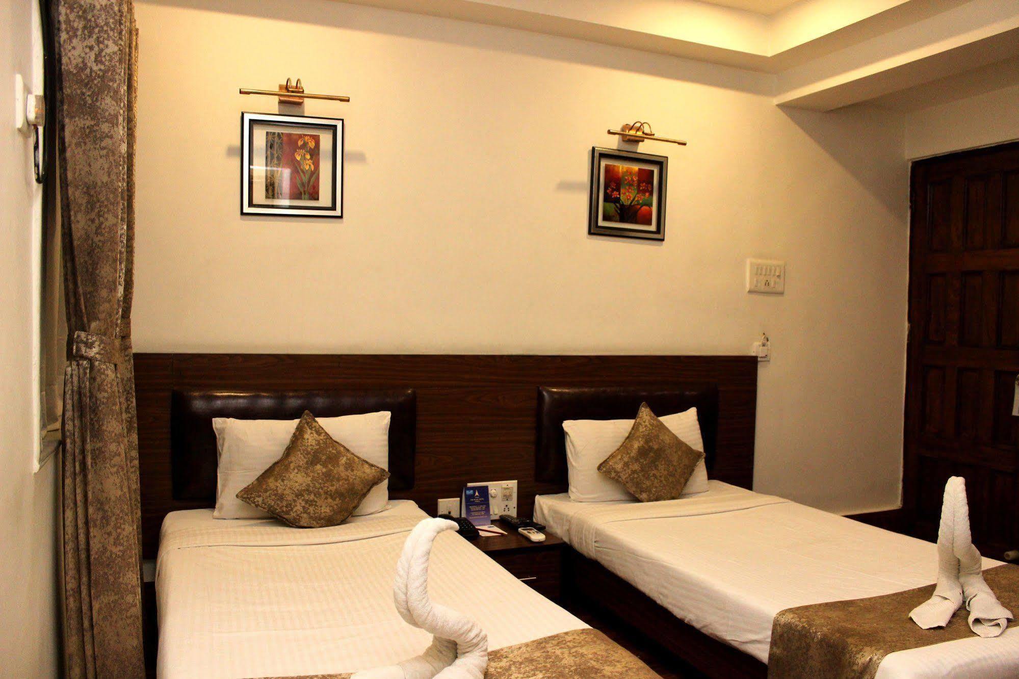 The Pearl Hotel Kolkata Exterior photo
