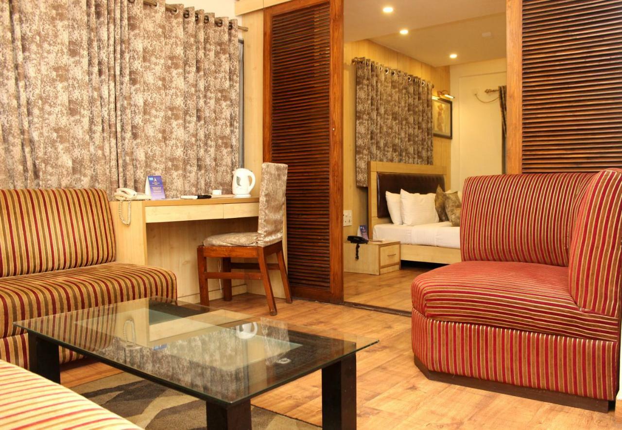 The Pearl Hotel Kolkata Exterior photo