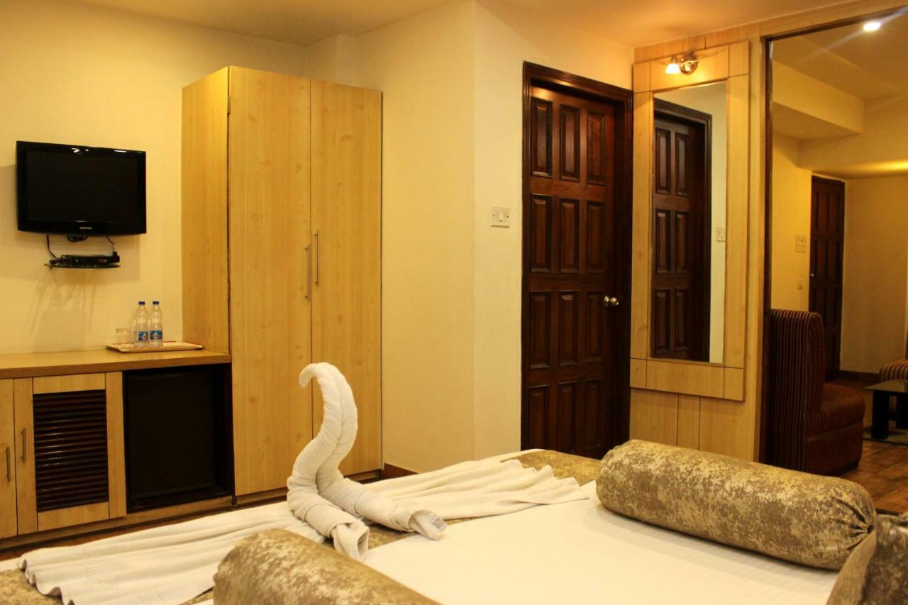 The Pearl Hotel Kolkata Exterior photo